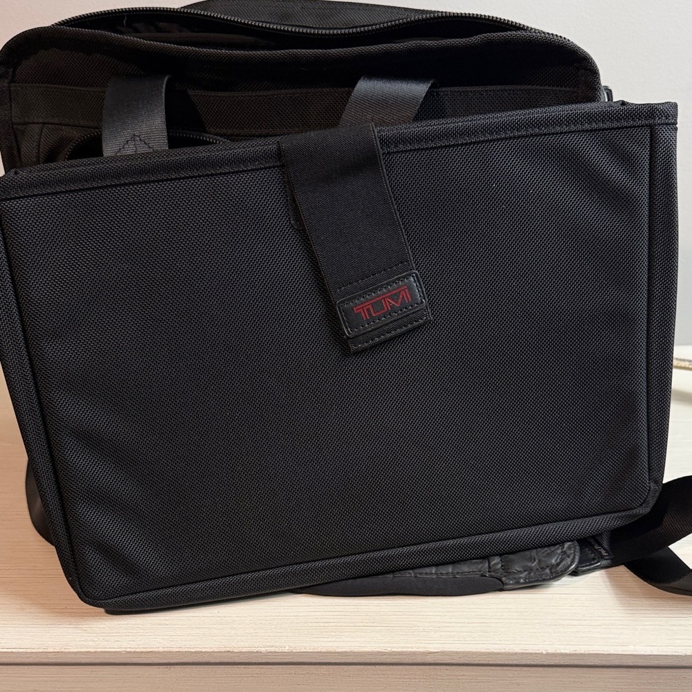 Tumi Black Briefcase for Men with laptop case - Picture 12 of 15
